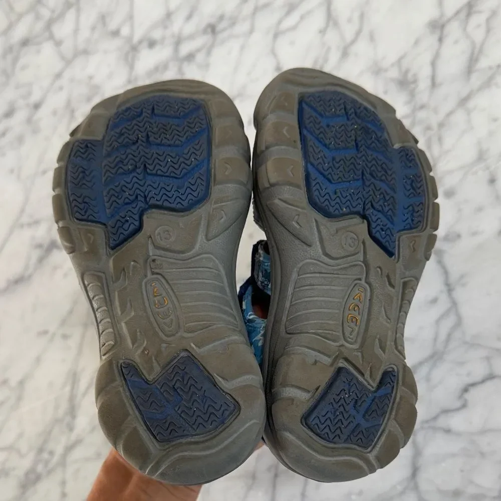 KEEN Blue Camo Youth Sz 13 Newport H2 Trail Hiking/Waterproof Sandals